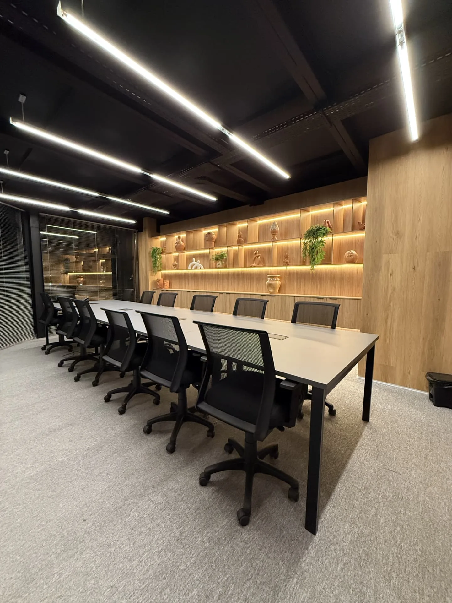 Sala de reunião ampla para 12 pessoas no Virtua Prime